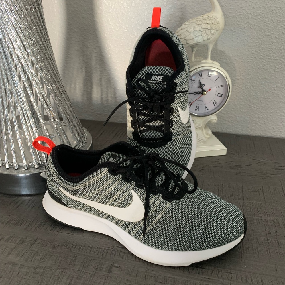NIKE Dualtone Racer Women’s Black PaleGray Women’s Running Shoes 6…